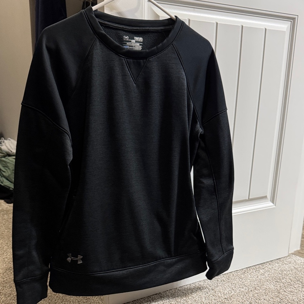 Under Armour sweatshirt with pocket on front